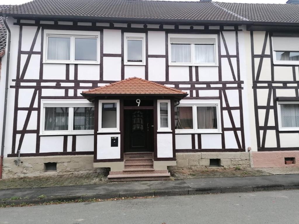 Monteurzimmer Oberlistingen Zweibettzimmer Mit 2 Baedern Breuna Extérieur photo