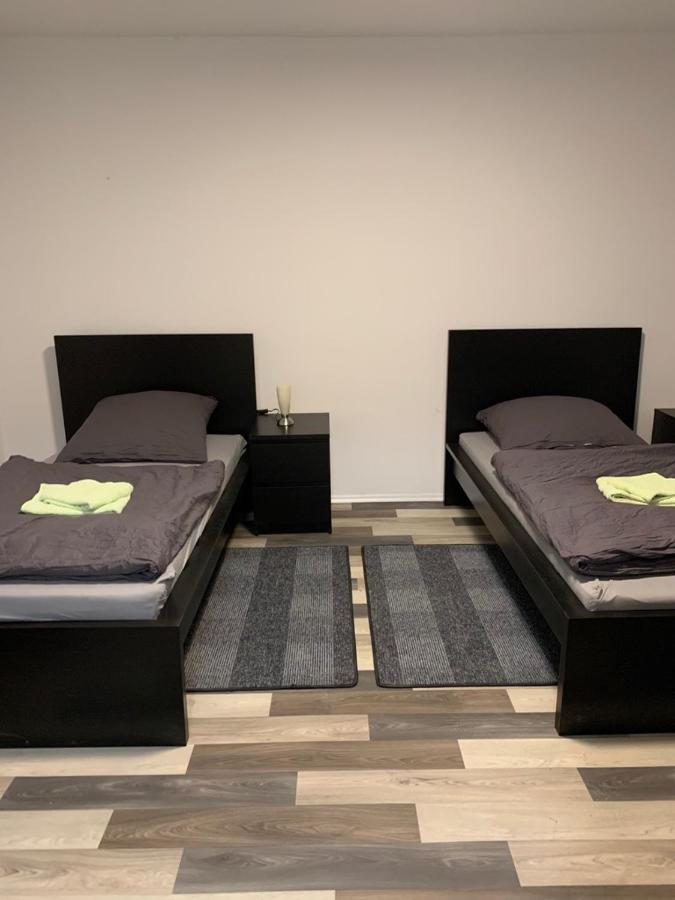 Monteurzimmer Oberlistingen Zweibettzimmer Mit 2 Baedern Breuna Extérieur photo