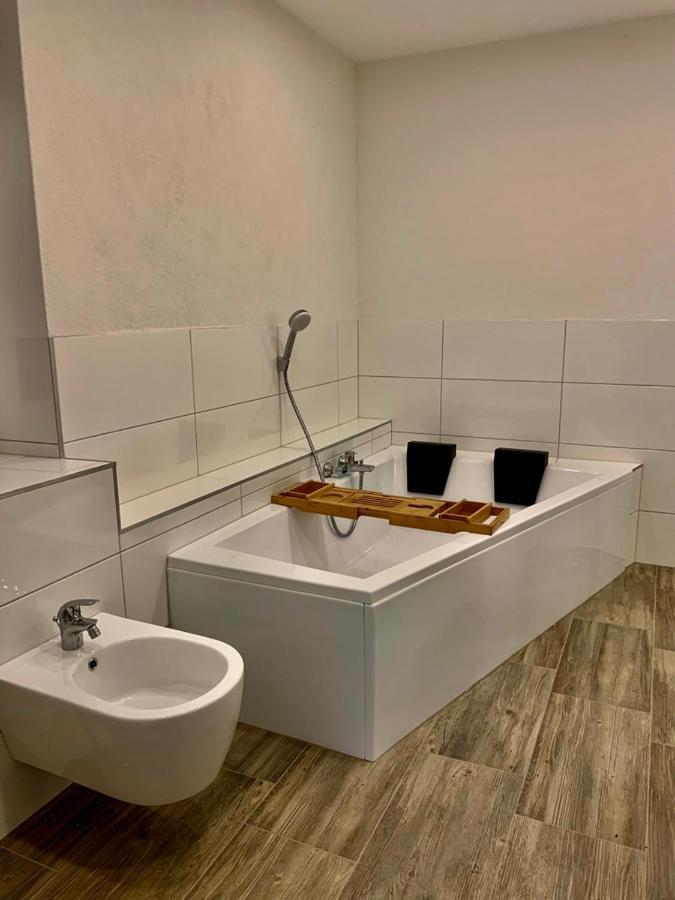 Monteurzimmer Oberlistingen Zweibettzimmer Mit 2 Baedern Breuna Extérieur photo