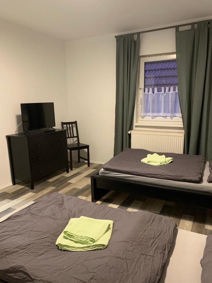 Monteurzimmer Oberlistingen Zweibettzimmer Mit 2 Baedern Breuna Extérieur photo