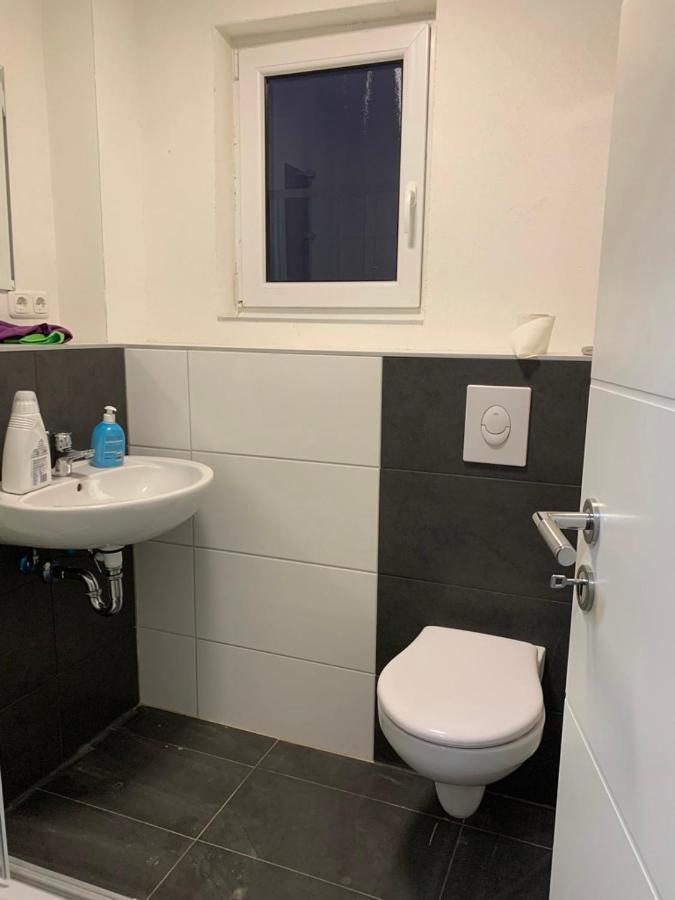 Monteurzimmer Oberlistingen Zweibettzimmer Mit 2 Baedern Breuna Extérieur photo